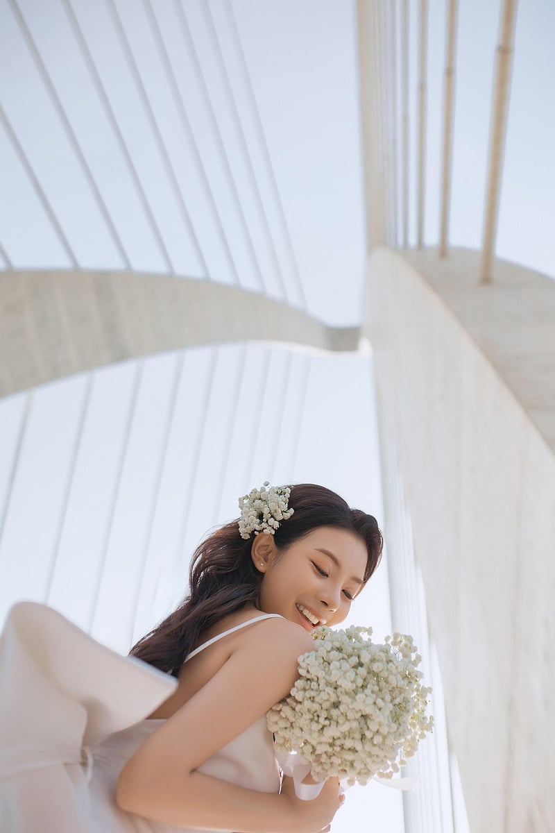 Bride in classic elegance